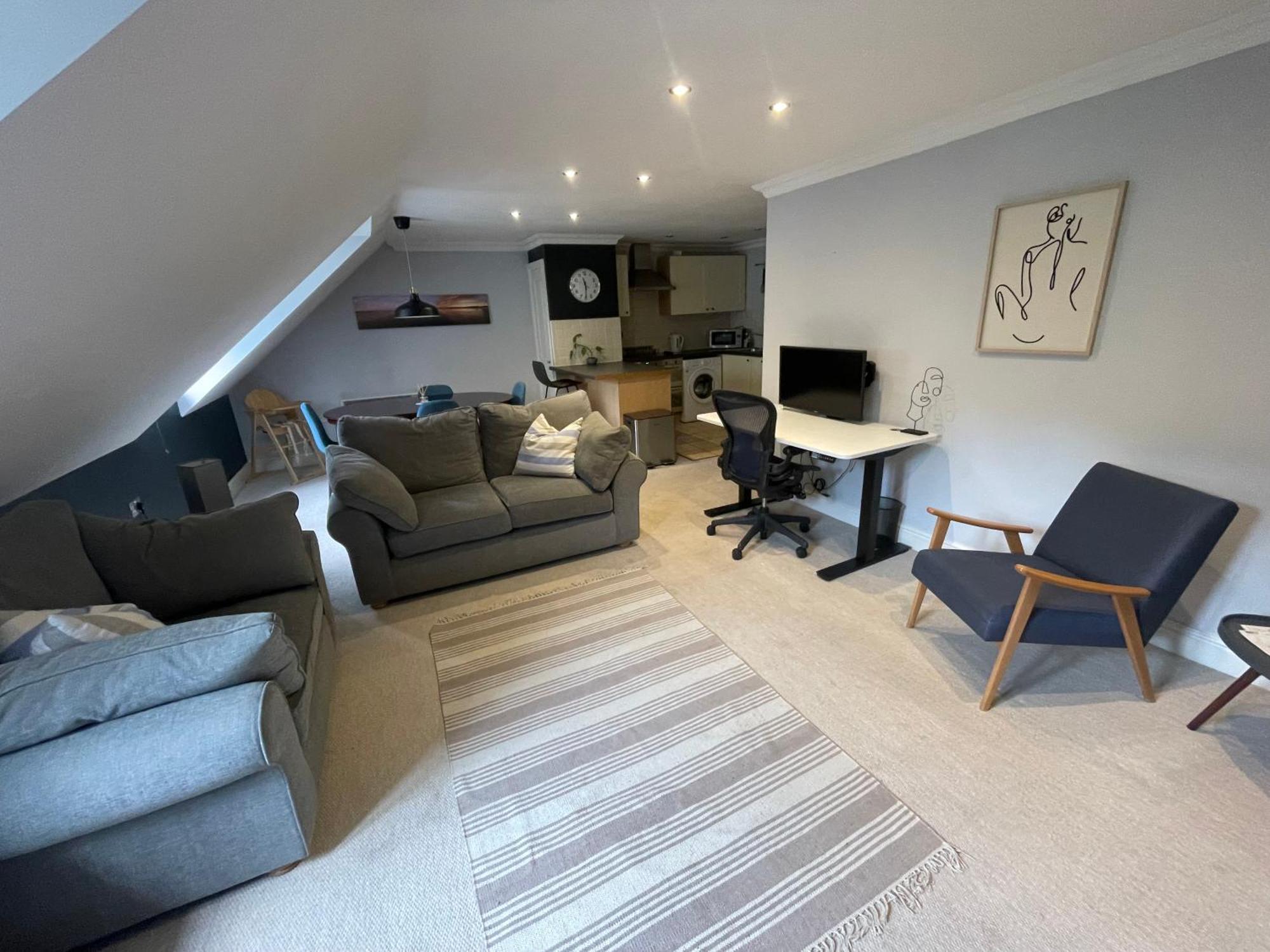 Modern Loft Retreat In The Heart Of Nailsworth Apartment Bagian luar foto